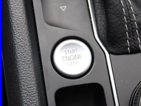 Used 2023 Volkswagen Atlas Cross Sport SE image 32