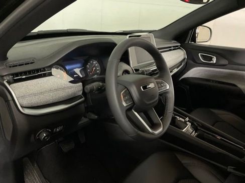 Used 2026 Jeep Compass Latitude AWD/4WD image 18