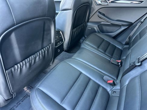 Used 2026 Porsche Macan AWD/4WD image 13