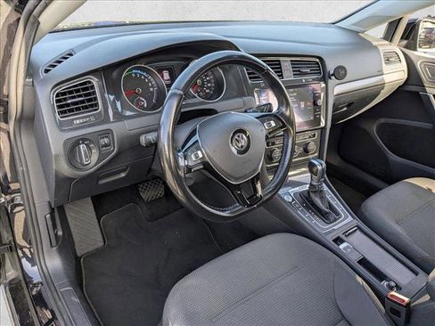 Used 2019 Volkswagen e-Golf SE w/ Driver Assistance Package image 9
