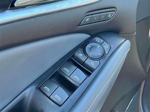 Used 2024 Buick Enclave Premium image 18