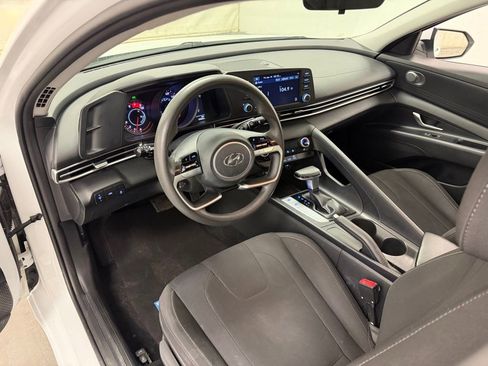 Used 2021 Hyundai Elantra SEL FWD image 18