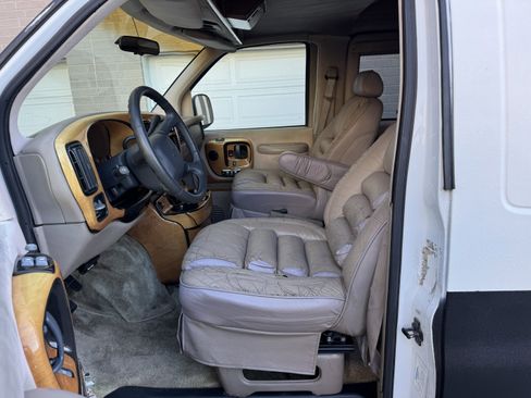 Used 1999 Chevrolet Express 1500 w/ Convenience Pkg image 16