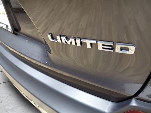 Used 2022 Jeep Cherokee Limited AWD/4WD image 16