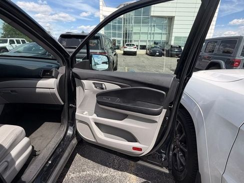 Used 2019 Honda Pilot LX image 14