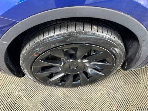 Used 2021 Tesla Model Y Long Range image 10