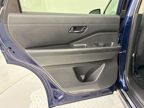 Used 2024 Nissan Pathfinder SV FWD image 25