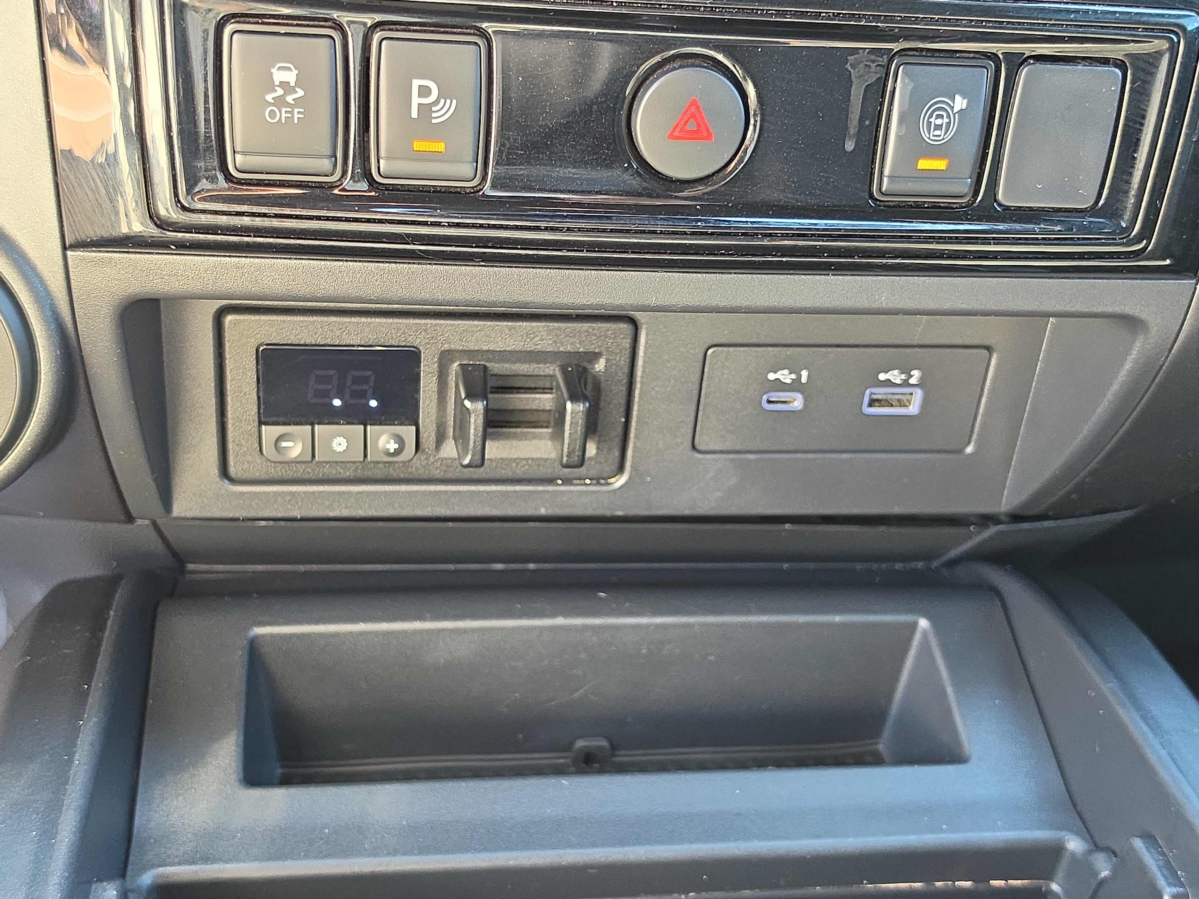 Used 2023 Nissan Titan PRO-4X w/ Pro-4x Utility Package AWD/4WD image 24