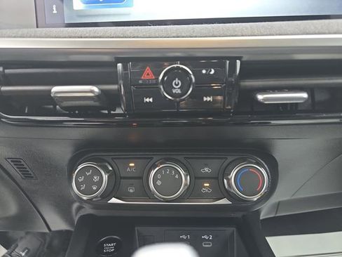 Used 2025 Nissan Kicks SV image 33
