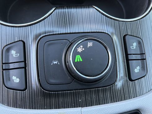 Used 2020 GMC Acadia SLT w/ Driver Alert Package II image 10