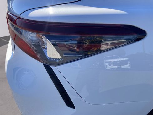 Used 2022 Toyota Camry SE image 11