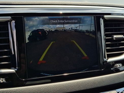 Used 2020 Chrysler Pacifica Touring-L Plus w/ S Appearance Package FWD image 20
