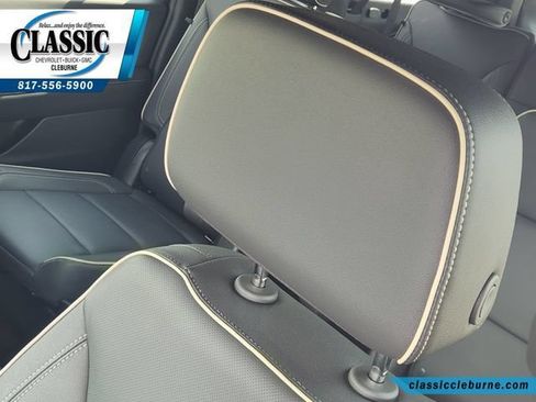 Used 2025 Chevrolet Suburban Premier RWD image 16