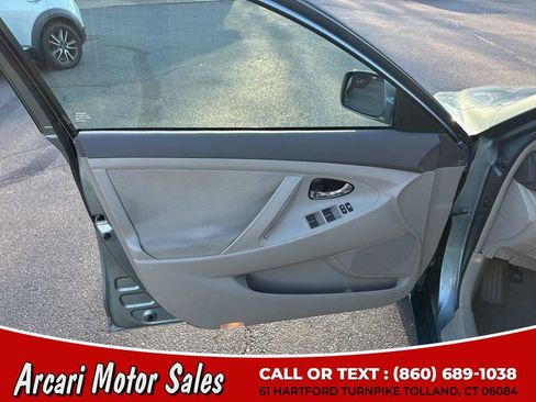 Used 2011 Toyota Camry LE image 14
