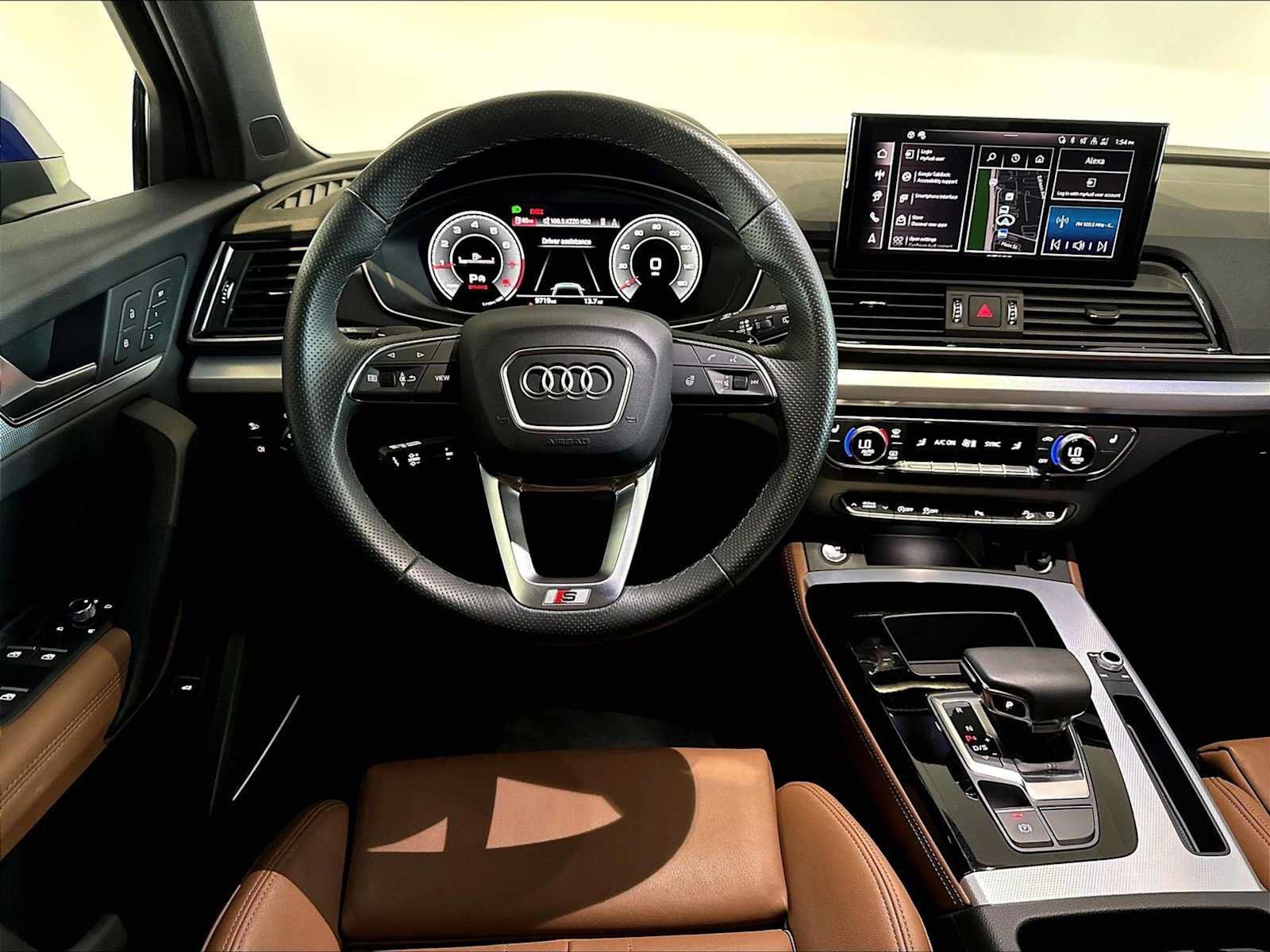 Used 2024 Audi Q5 2.0T Premium Plus w/ Premium Plus Package AWD/4WD image 16