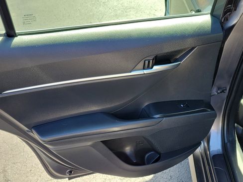 Used 2018 Toyota Camry LE image 8