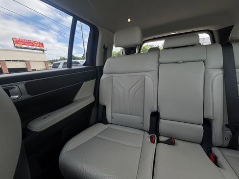 Used 2025 Hyundai Santa Fe SEL AWD/4WD image 45