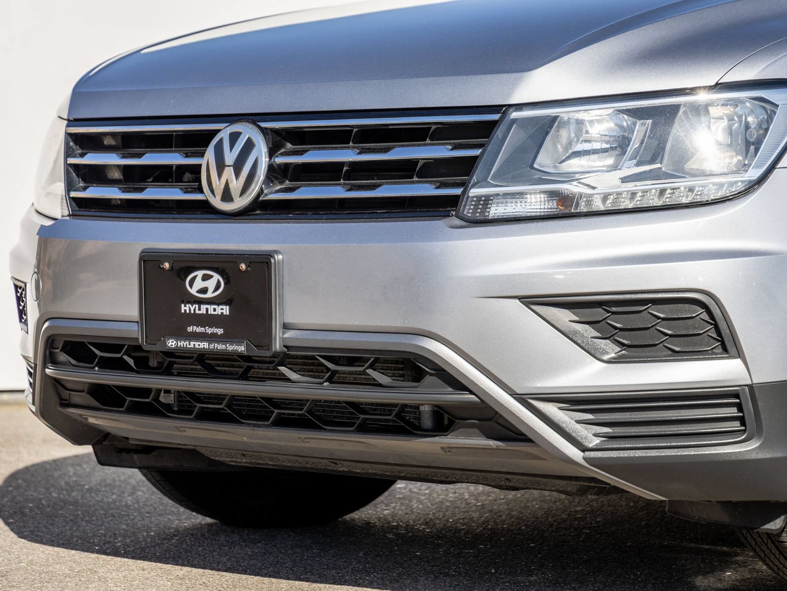 Used 2020 Volkswagen Tiguan SE w/ 3rd Row Seat Package AWD/4WD image 3