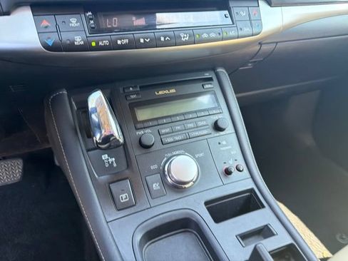 Used 2011 Lexus CT 200h Premium FWD image 14