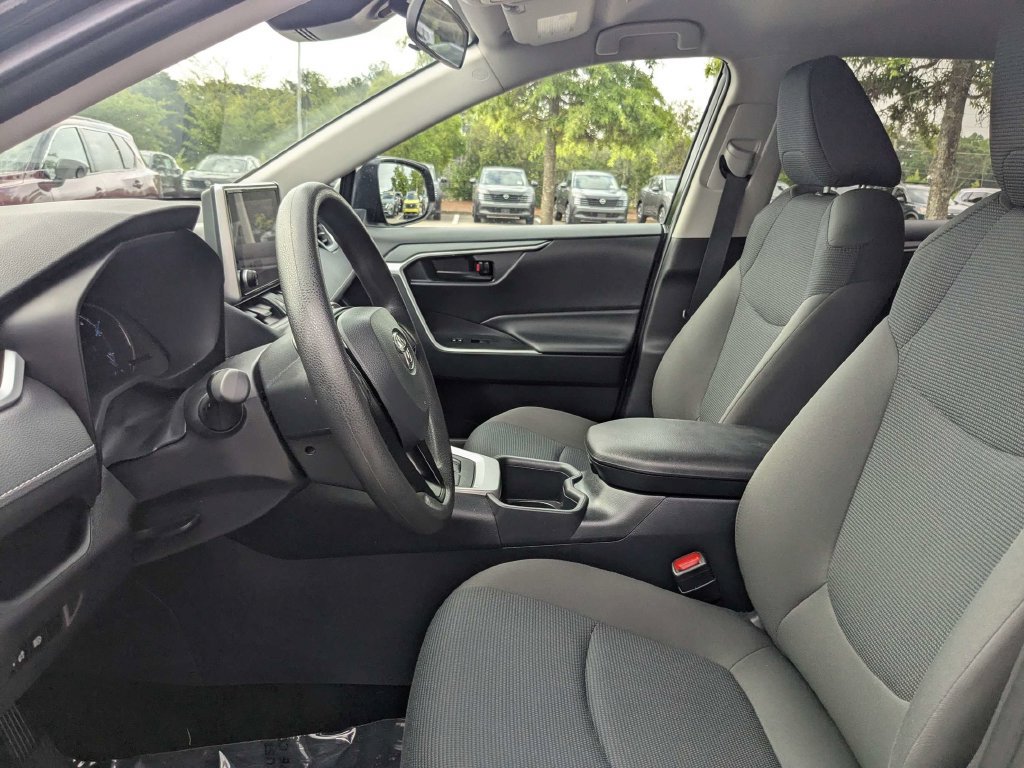 Used 2025 Toyota RAV4 LE AWD/4WD image 19