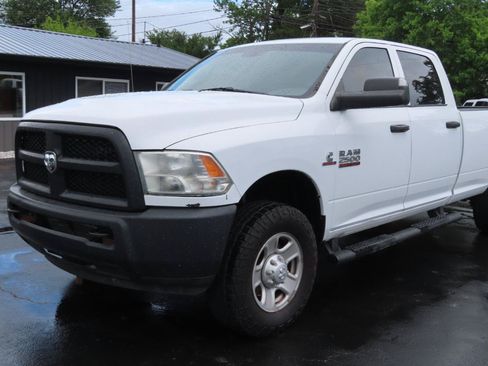 Used 2018 RAM 2500 Tradesman AWD/4WD image 9
