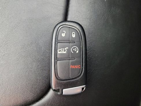 Used 2021 Jeep Cherokee Trailhawk w/ Technology Group AWD/4WD image 32