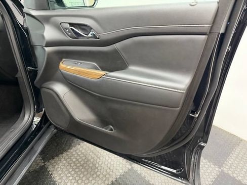 Used 2022 GMC Acadia SLE w/ Driver Convenience Package FWD image 40