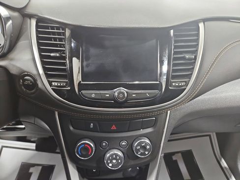 Used 2022 Chevrolet Trax LT w/ Driver Confidence Package AWD/4WD image 19