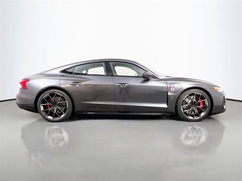 New 2026 Audi RS e-tron GT Base image 8