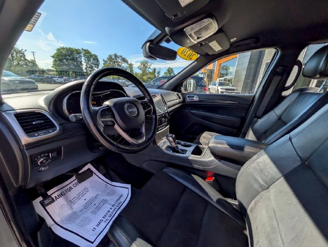 Used 2020 Jeep Grand Cherokee Altitude AWD/4WD image 16