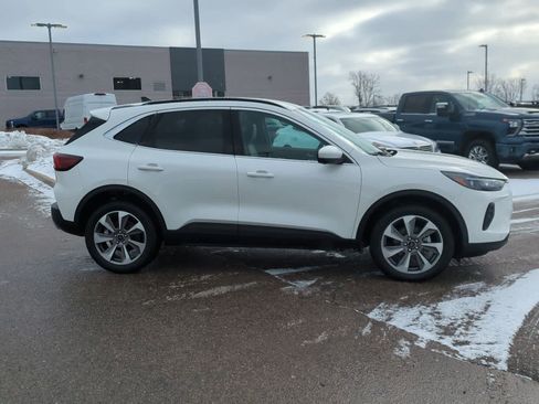 Certified 2024 Ford Escape Platinum image 9