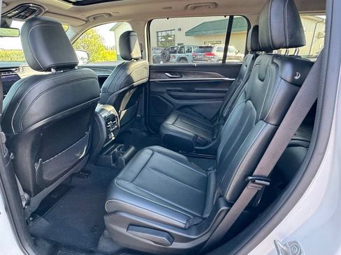 Used 2023 Jeep Grand Cherokee L Limited w/ Luxury Tech Group II AWD/4WD image 14