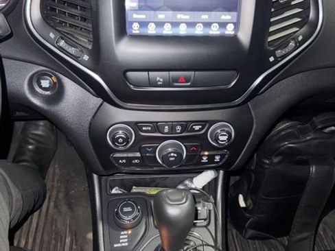 Used 2020 Jeep Cherokee Latitude Plus image 7