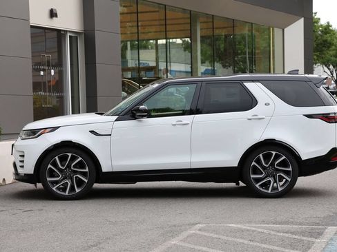 Used 2025 Land Rover Discovery Metropolitan Edition AWD/4WD image 2