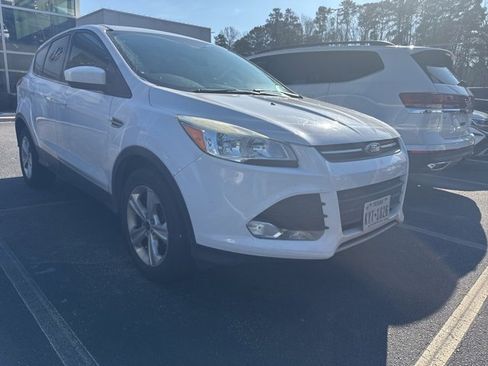 Used 2016 Ford Escape SE image 3