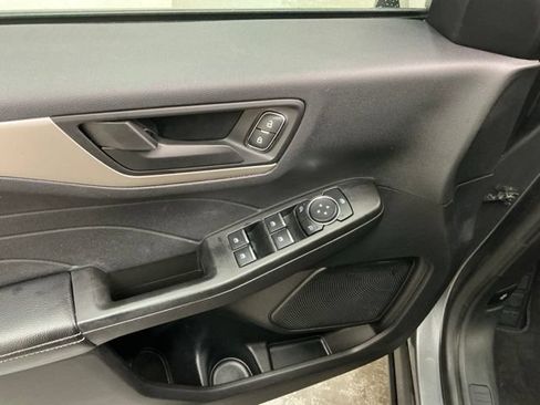Used 2022 Ford Escape SE w/ Convenience Package FWD image 15