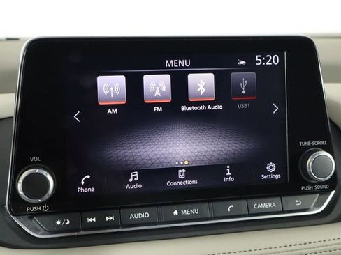 Used 2025 Nissan Rogue SV FWD image 30