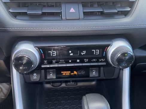 Used 2021 Toyota RAV4 XLE w/ Convenience Package image 5