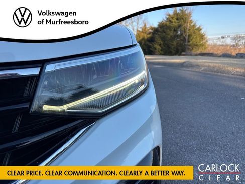 Used 2022 Volkswagen Tiguan SE R-Line image 11