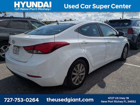 Used 2014 Hyundai Elantra SE w/ Option Group 02 FWD image 2