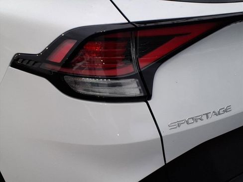 Used 2023 Kia Sportage EX image 9
