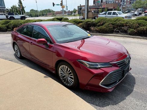Used 2022 Toyota Avalon Limited w/ Advanced Safety Package FWD image 4