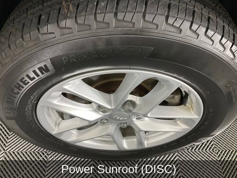 Certified 2023 Jeep Grand Cherokee L Laredo image 10