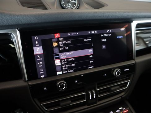 Certified 2023 Porsche Macan S AWD/4WD image 20