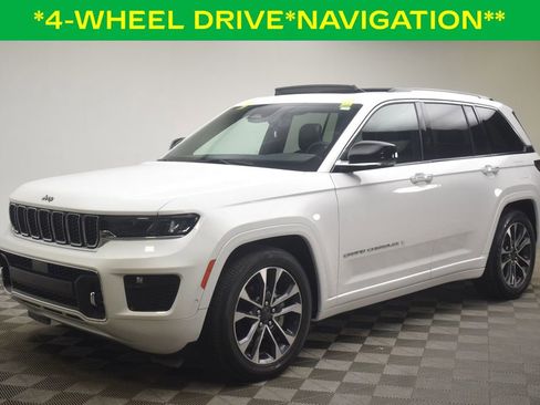 Used 2023 Jeep Grand Cherokee Overland w/ Luxury Tech Group IV AWD/4WD image 3