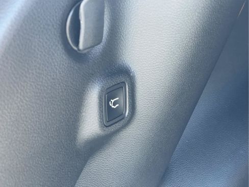 Used 2023 Jeep Compass Latitude w/ Convenience Group AWD/4WD image 10