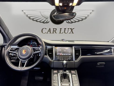 Used 2018 Porsche Macan Turbo w/ Premium Package Plus AWD/4WD image 11