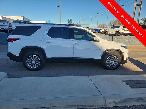Used 2023 Chevrolet Traverse LT image 8