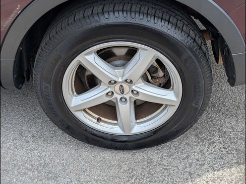 Used 2018 Ford Explorer XLT w/ Equipment Group 202A FWD image 22