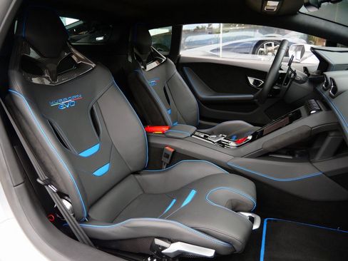 Used 2023 Lamborghini Huracan EVO image 8